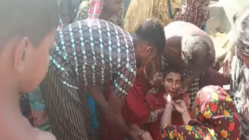 সাতক্ষীরার বল্লীতে গাছ থেকে পড়ে যুবকের মৃত্যু